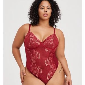 🔥BNWT Torrid Size 1X Red & Gold Lace Underwire Thong Bodysuit 🔥